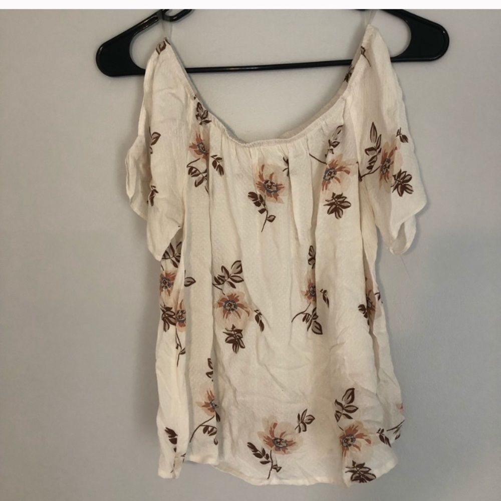 Tilly’s off shoulder floral top